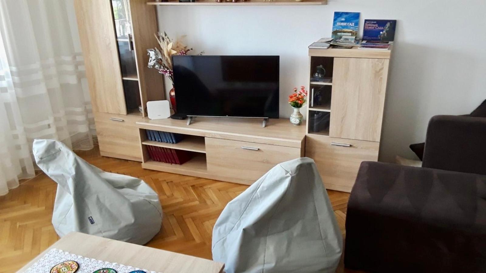 Apartman Bane 021 Novi Sad Bagian luar foto