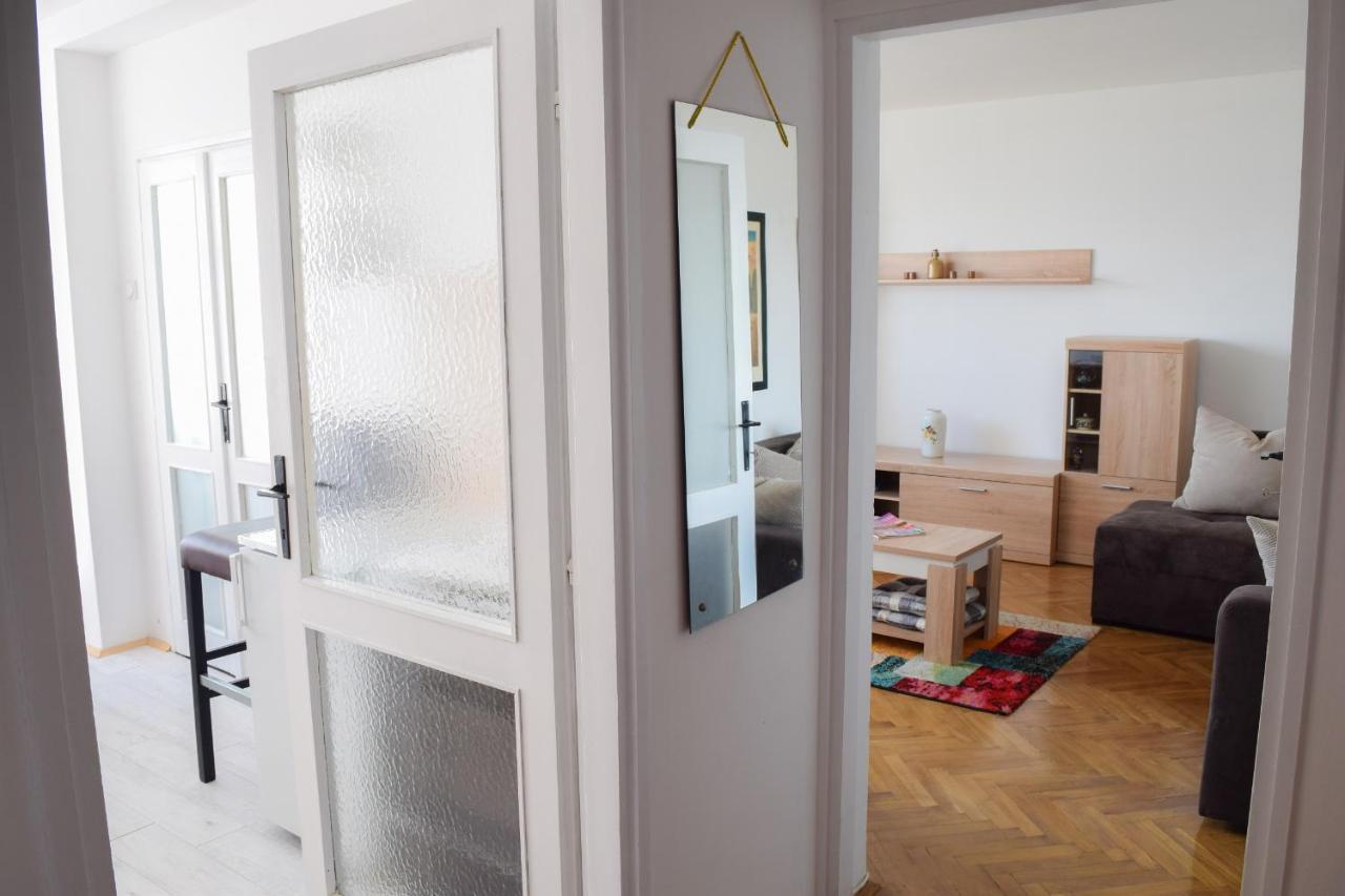 Apartman Bane 021 Novi Sad Bagian luar foto