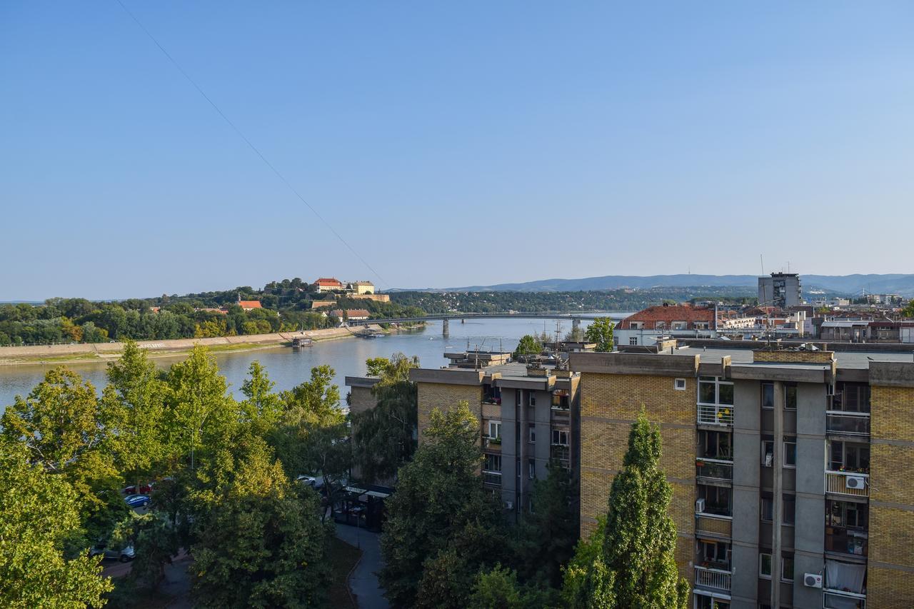Apartman Bane 021 Novi Sad Bagian luar foto
