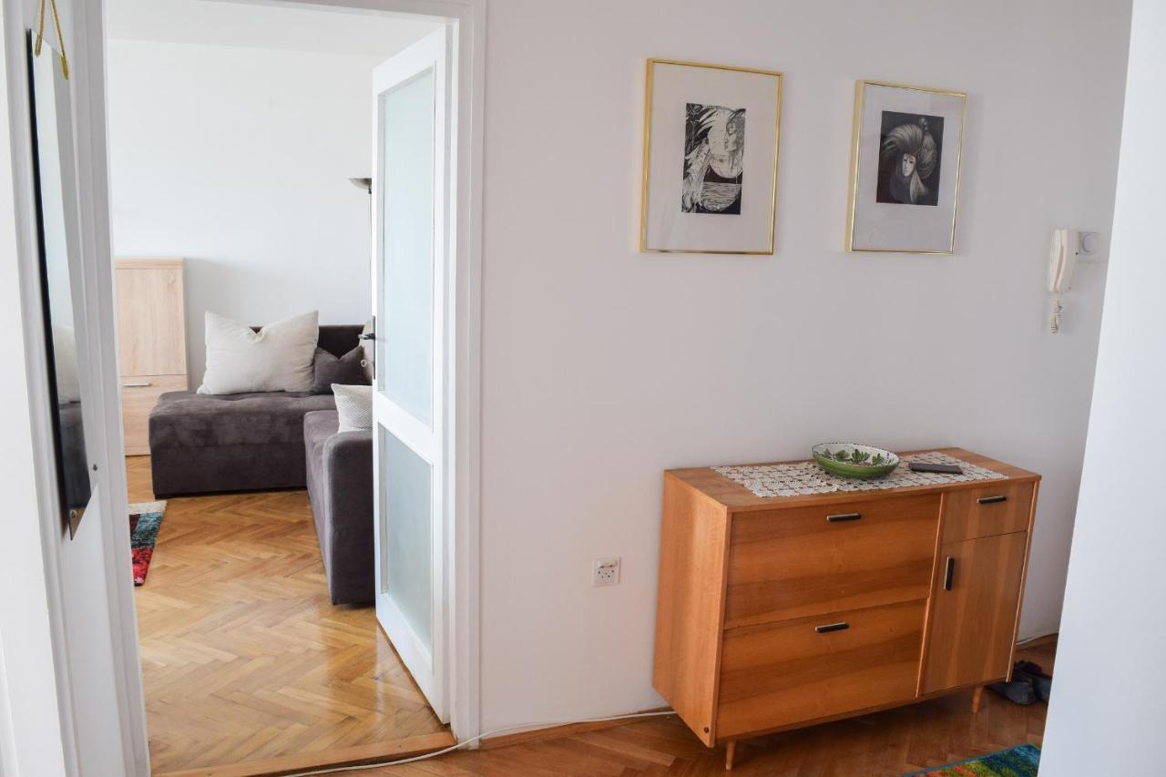 Apartman Bane 021 Novi Sad Bagian luar foto