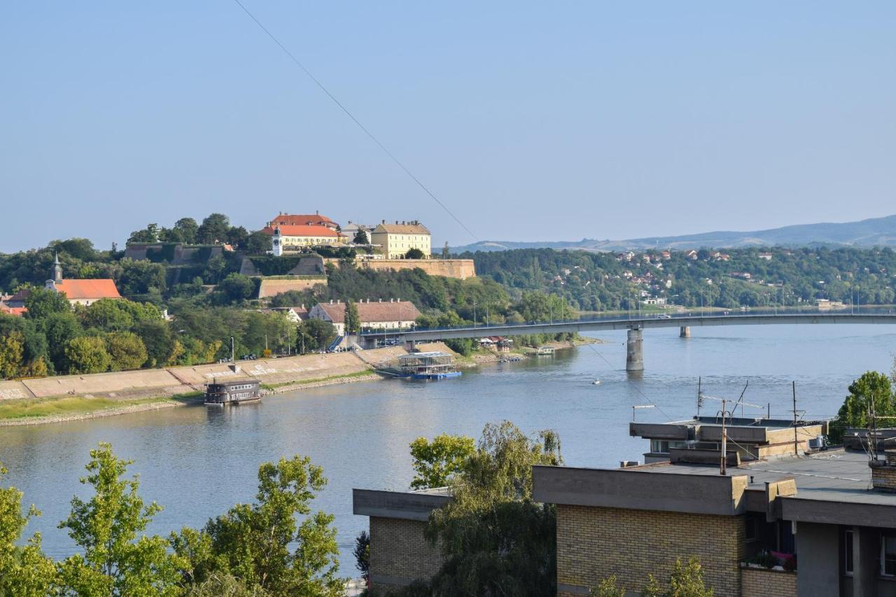 Apartman Bane 021 Novi Sad Bagian luar foto