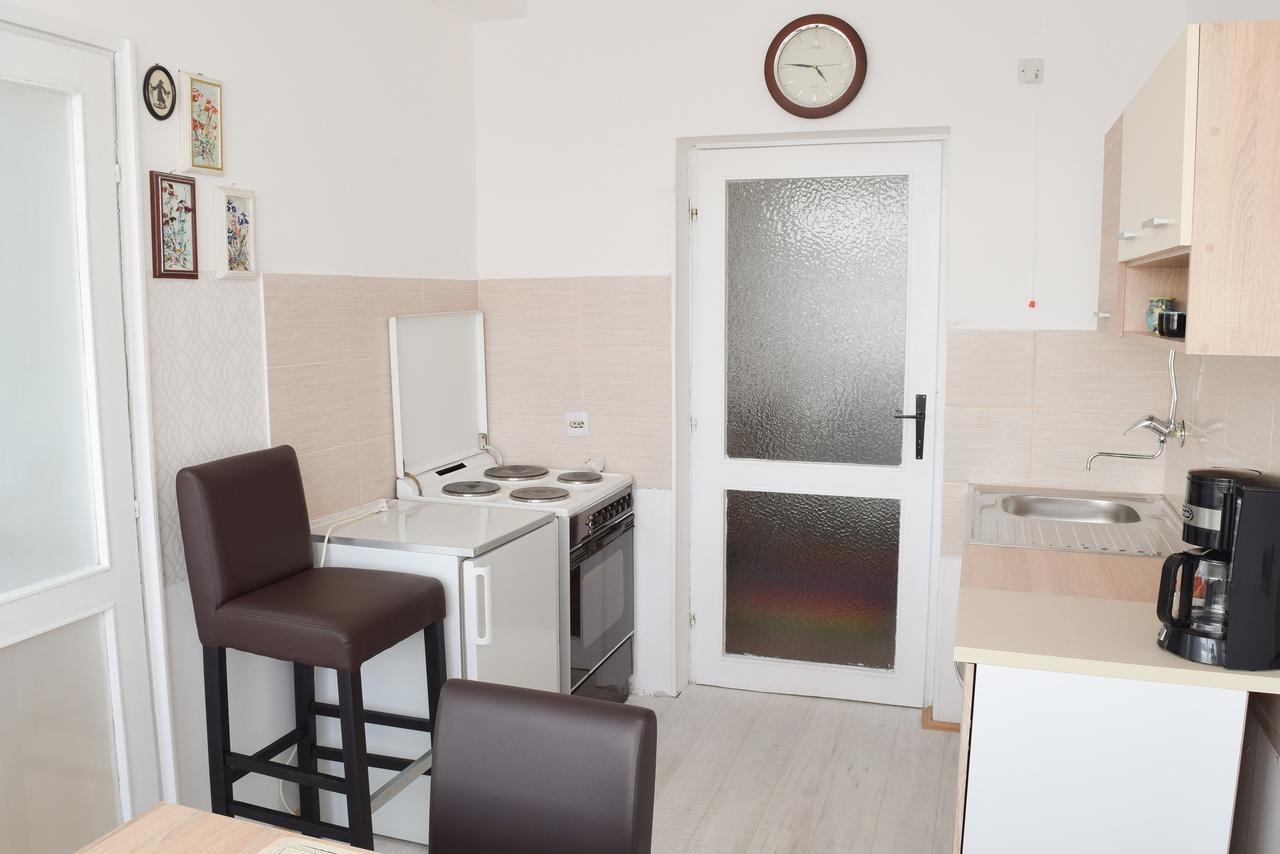 Apartman Bane 021 Novi Sad Bagian luar foto