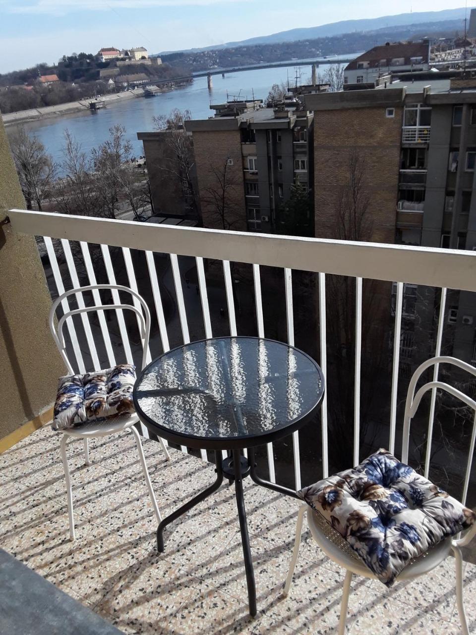 Apartman Bane 021 Novi Sad Bagian luar foto