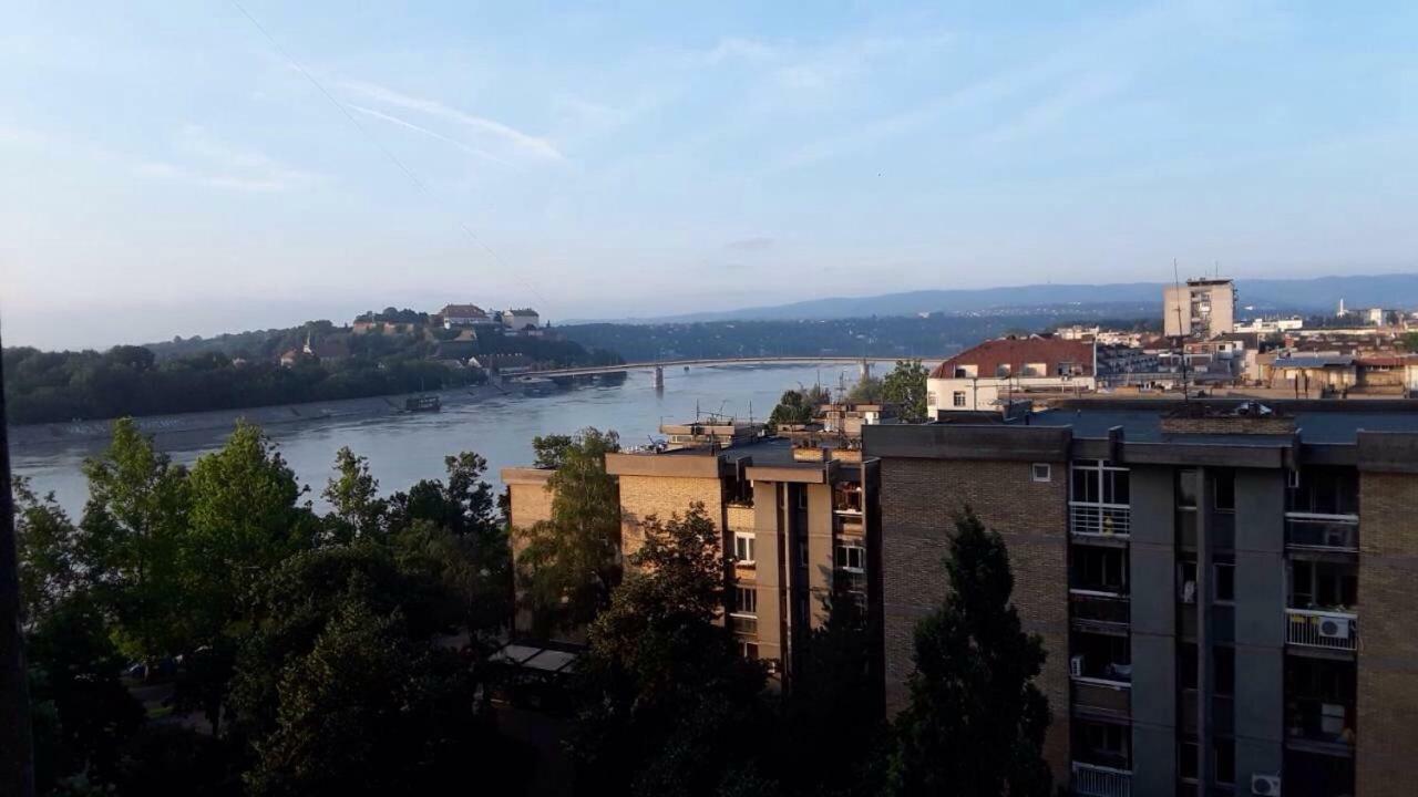 Apartman Bane 021 Novi Sad Bagian luar foto